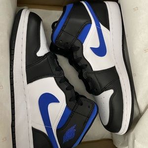 Air Jordan 1 mids